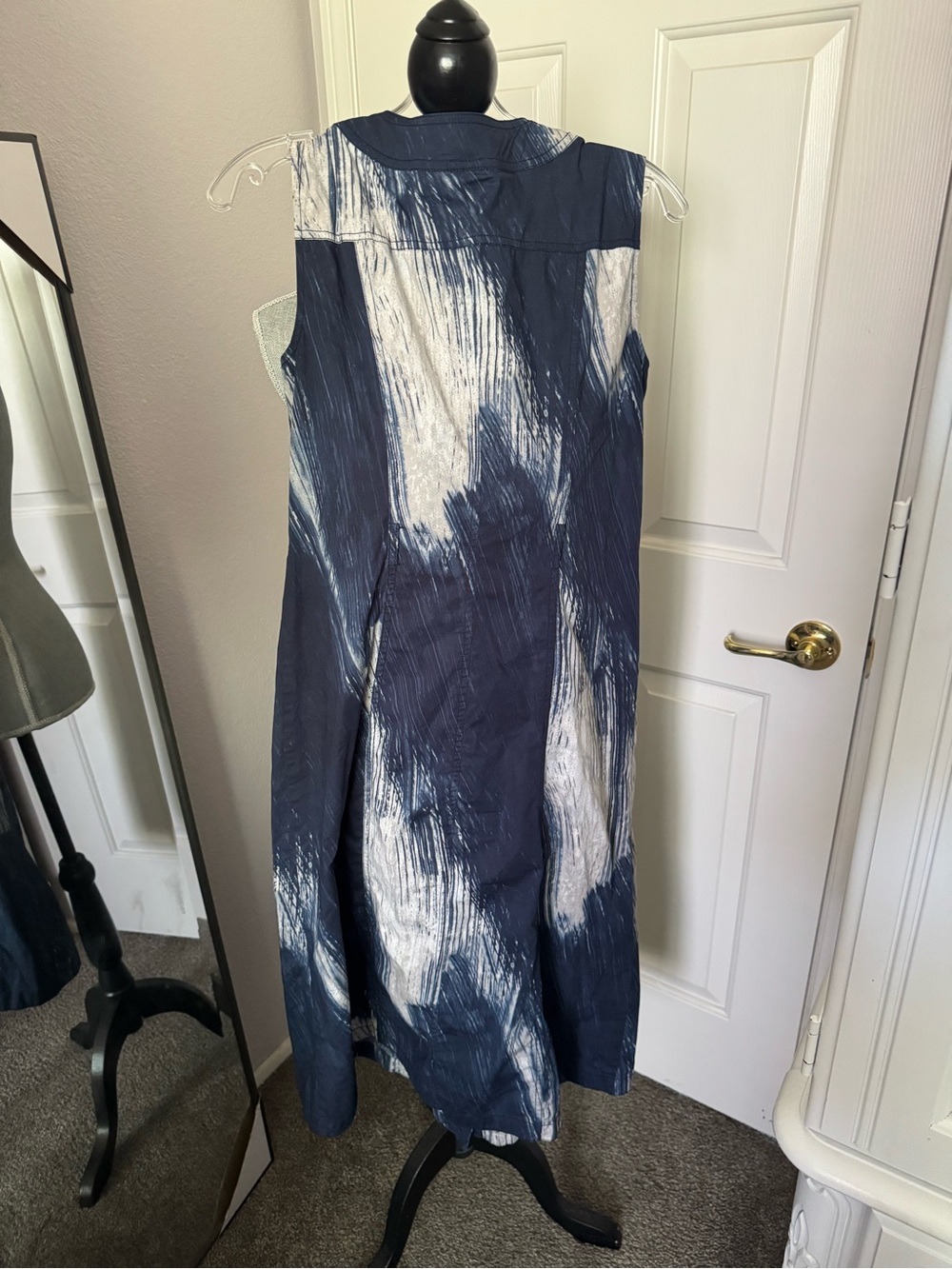 Donna Karan Blue and White Sleeveless Dress - Picture 2 of 7